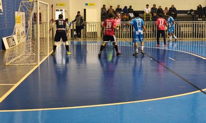 Abertura do Municipal de Futsal de Apucarana teve a marcação de 24 gols