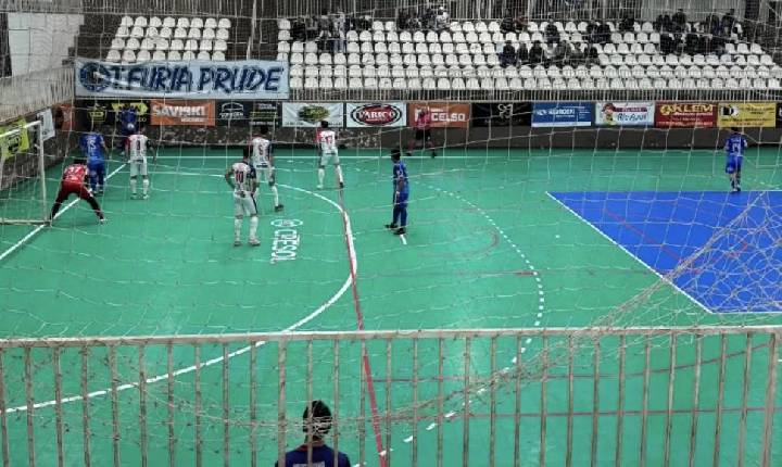 Apucarana sofre derrota em Prudentópolis na Série Prata de Futsal