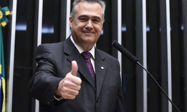 Beto Preto vota a favor do fim da escala 6x1; PEC é aprovada em dois turnos na Câmara