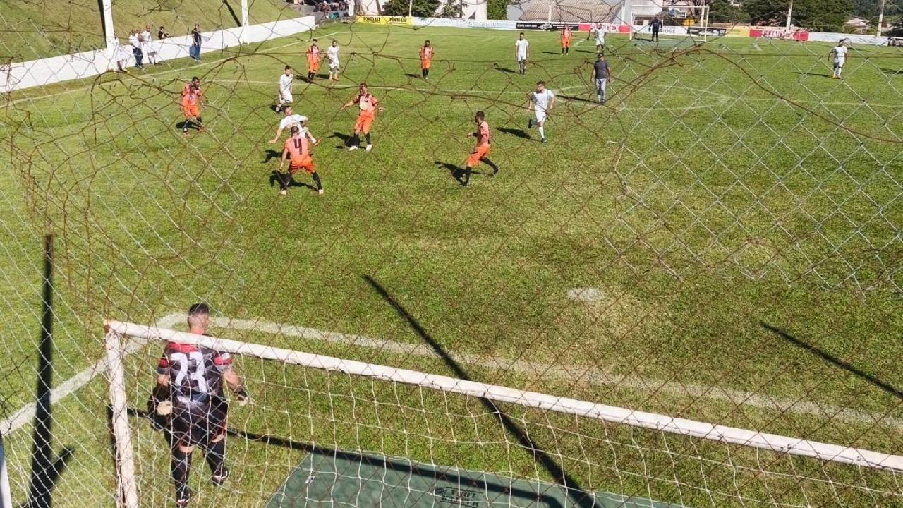 Clube dos Médicos realiza Torneio 1º de Maio de Futebol Suíço em duas categorias.
