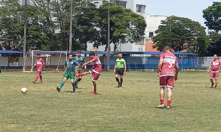 Copa dos Pais de Futebol Suíço no Colégio São José terá cinco equipes