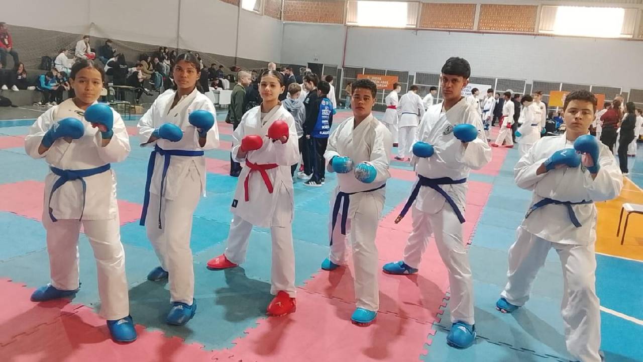 Karatecas apucaranenses se destacam na fase final dos JEP´s em Guarapuava