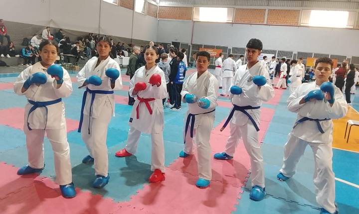 Karatecas apucaranenses se destacam na fase final dos JEP´s em Guarapuava