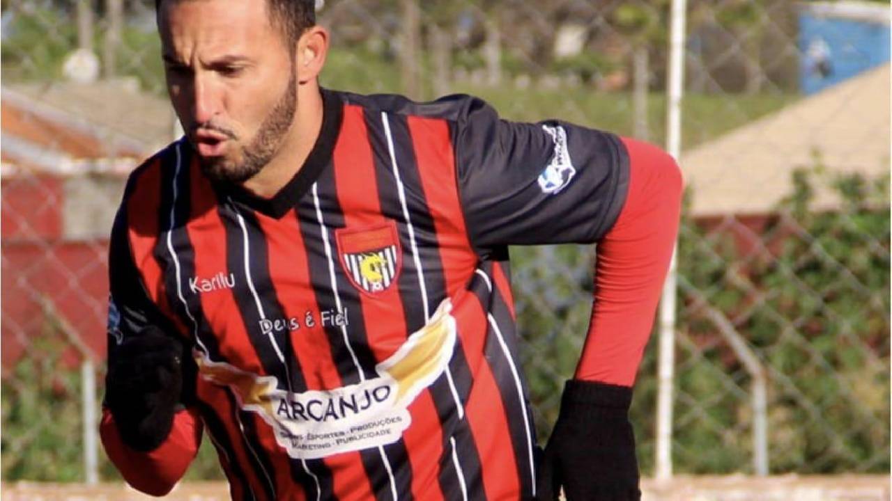 Pinheirão/Multividros contrata o meio-campista Alex Ricardo