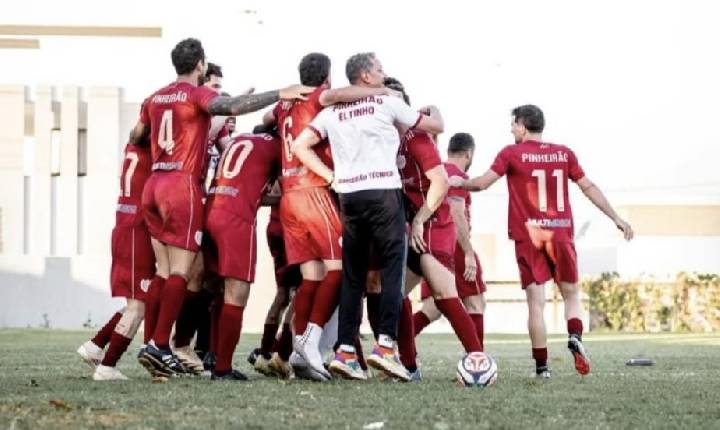 Pinheirão/Multividros garante vaga na final da Liga de Maringá
