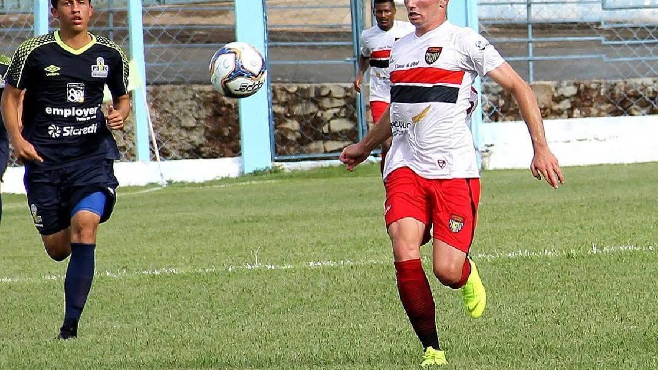 Pinheirão vence amistoso no Estádio Olímpio Barreto