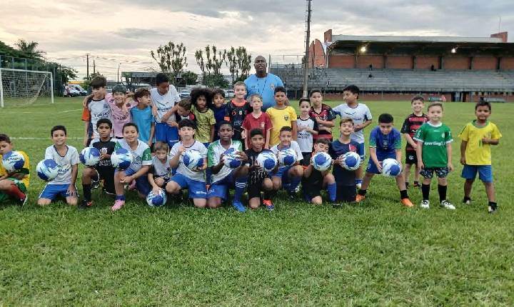 Prefeitura de Arapongas inicia distribuição de materiais esportivos