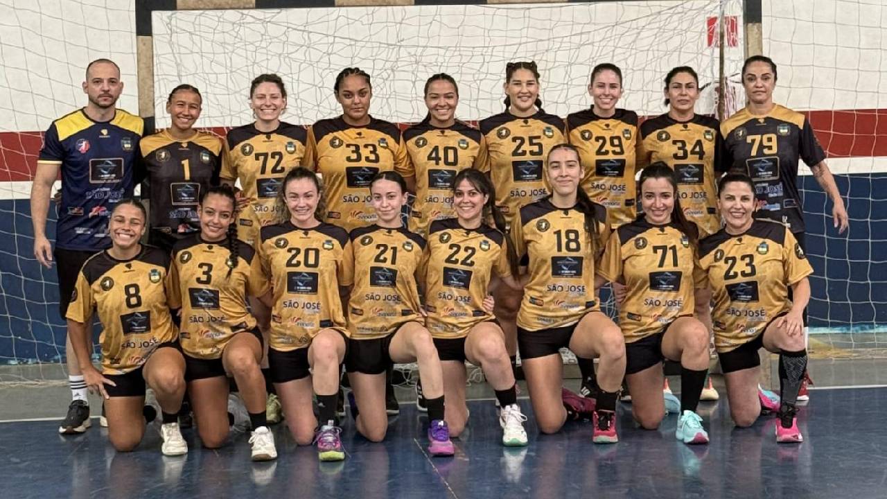 Time feminino da Ahanda participa do Paranaense de Handebol no “Áureo Caixote”