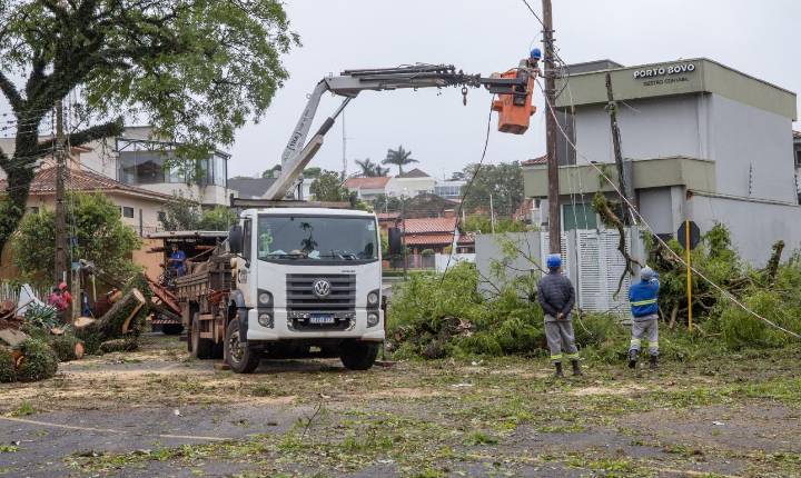 Trabalho integrado entre Copel e Prefeitura garante o restabelecimento da energia em 95% dos domicílios