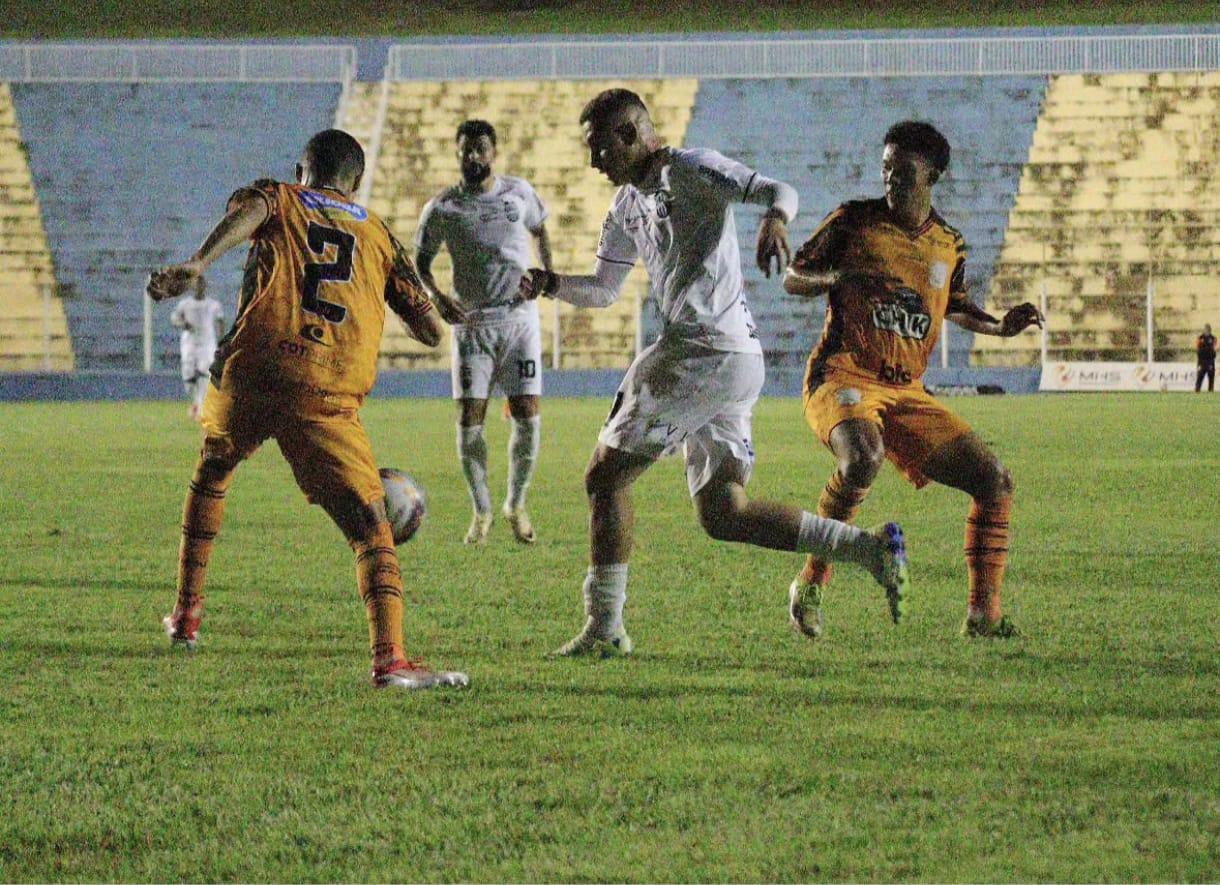 Laranja Mecânica e Galo empatam sem gols em Arapongas