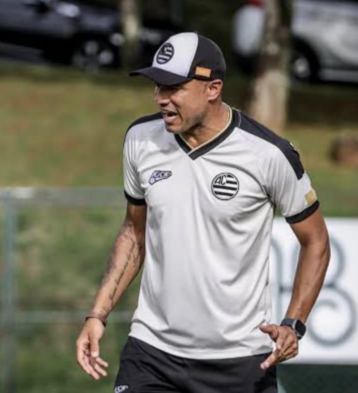 Londrina contrata o técnico Roger Silva