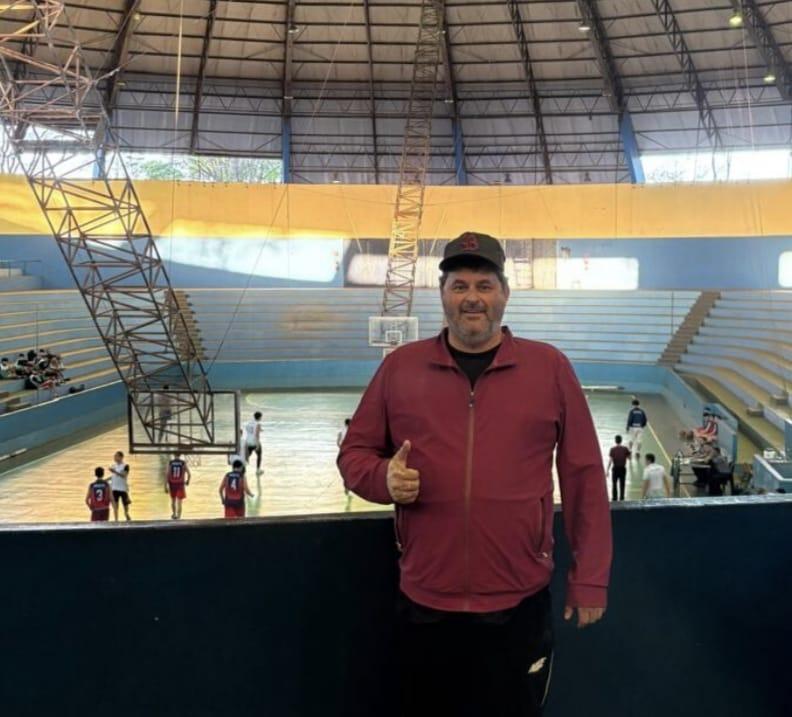 João Alfredo completa 30 anos como técnico de basquete de Marilândia do Sul