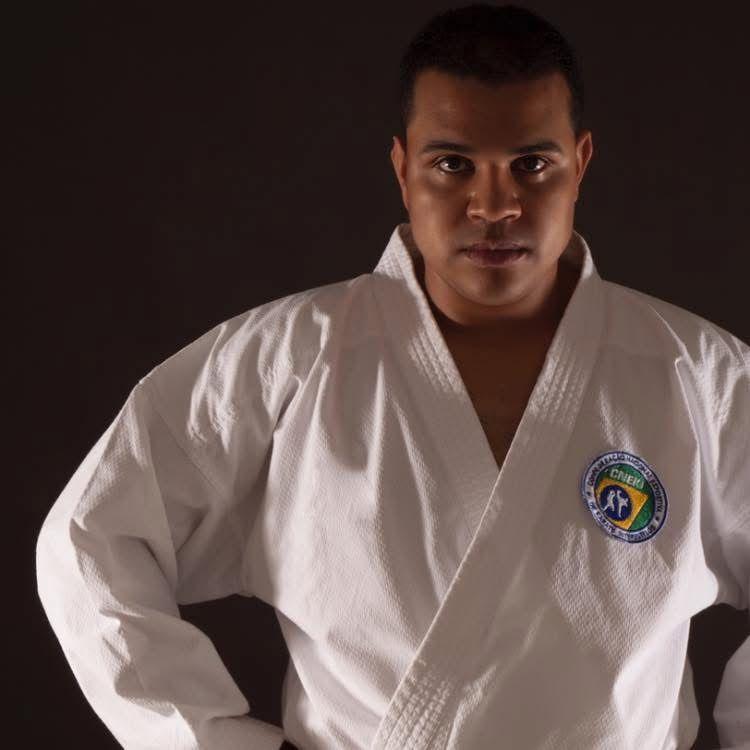 Professor Alan Pereira dará palestra de karatê no Peru