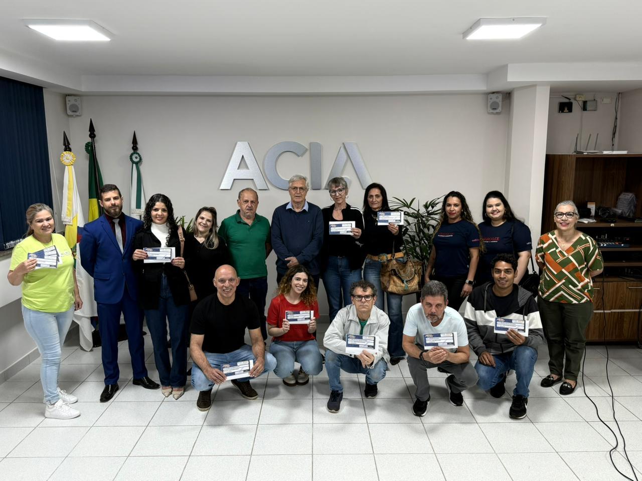 ACIA entrega R$ 10 mil em vales compra
