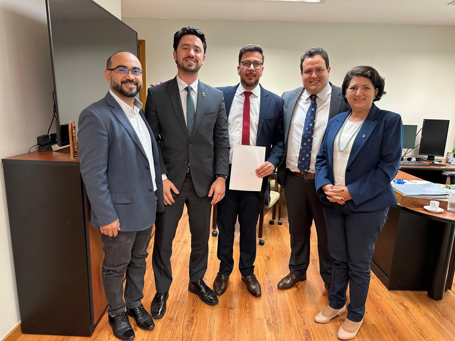 Deputado Arilson lidera articulações em Brasília para resolver dívida bilionária de Apucarana