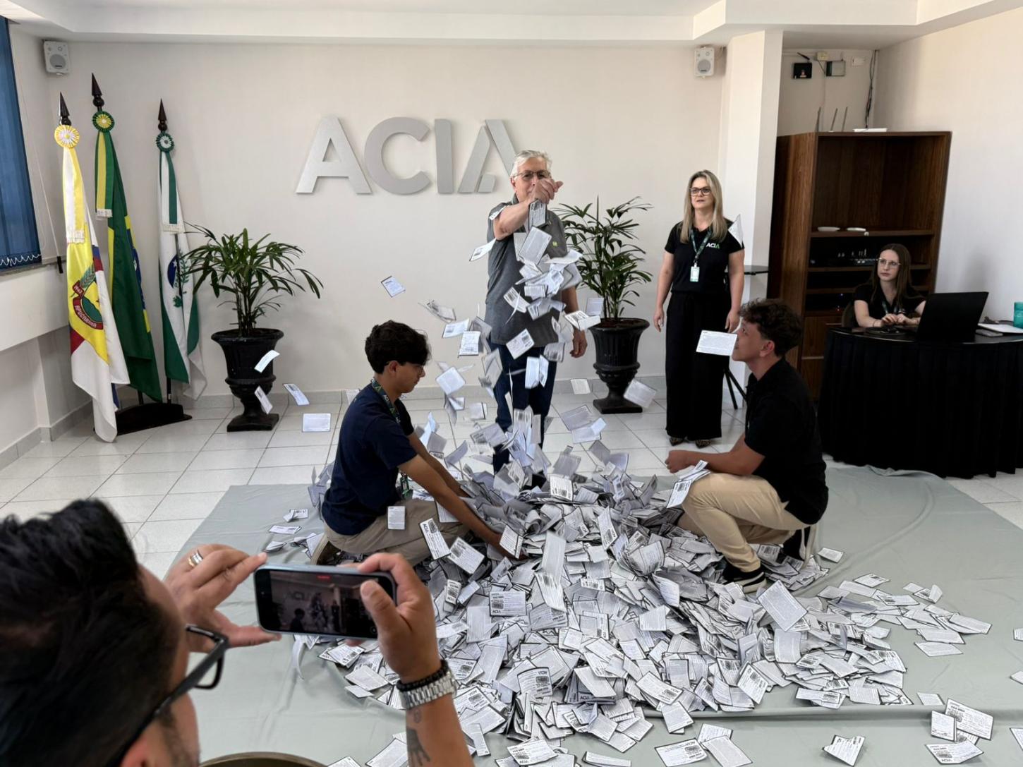 ACIA realiza último sorteio da Campanha Comprar em Apucarana Faz Bem