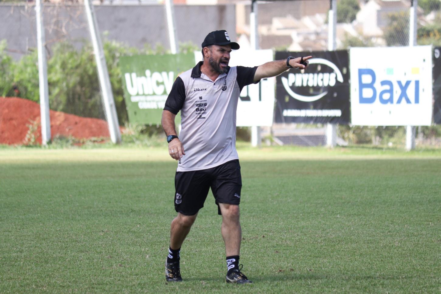 Galo Maringá acerta com o técnico Emerson Cris para o Paranaense