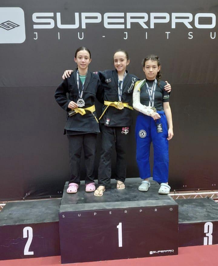 Pietra Tomadom Rochinski ganha título no jiu jitsu em Londrina