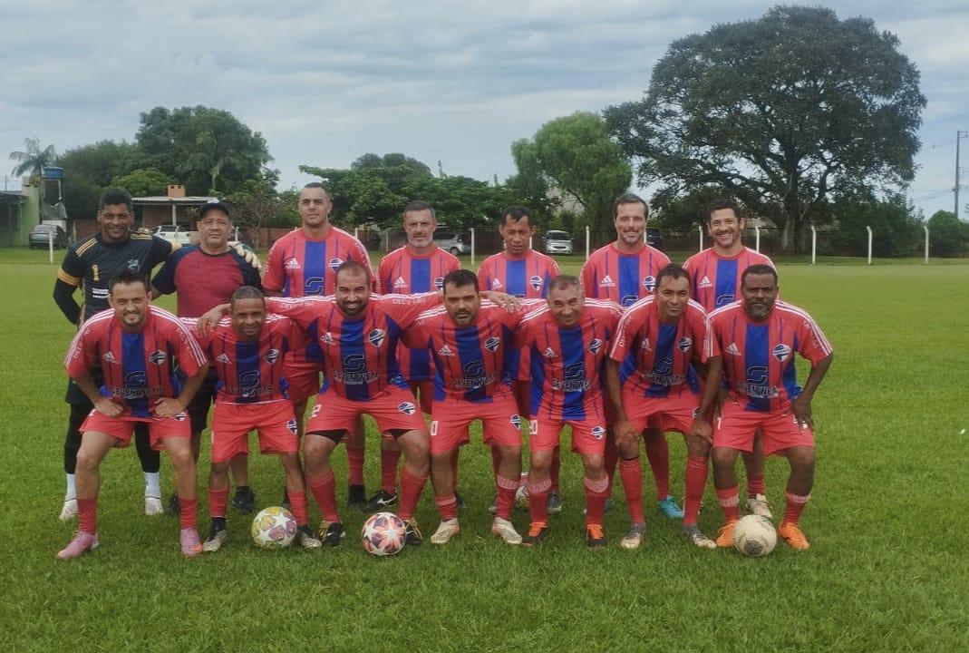 Equipe dos Eskecidos FC vence amistoso no campo do Pirapó