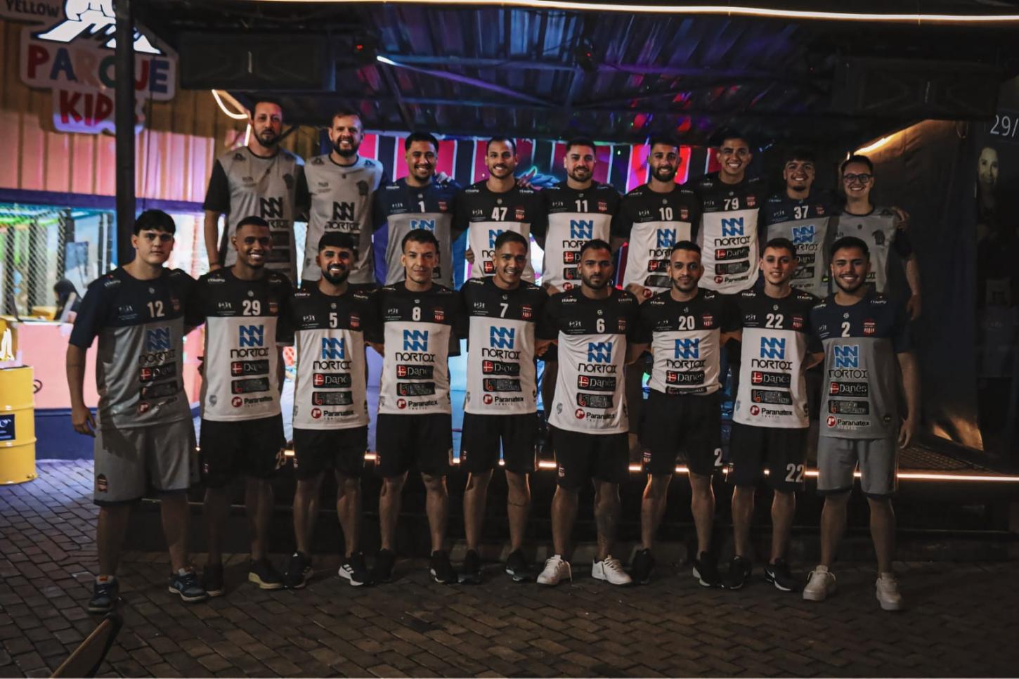 Jogadores do Apucarana Futsal são apresentados no Yellowstone Park