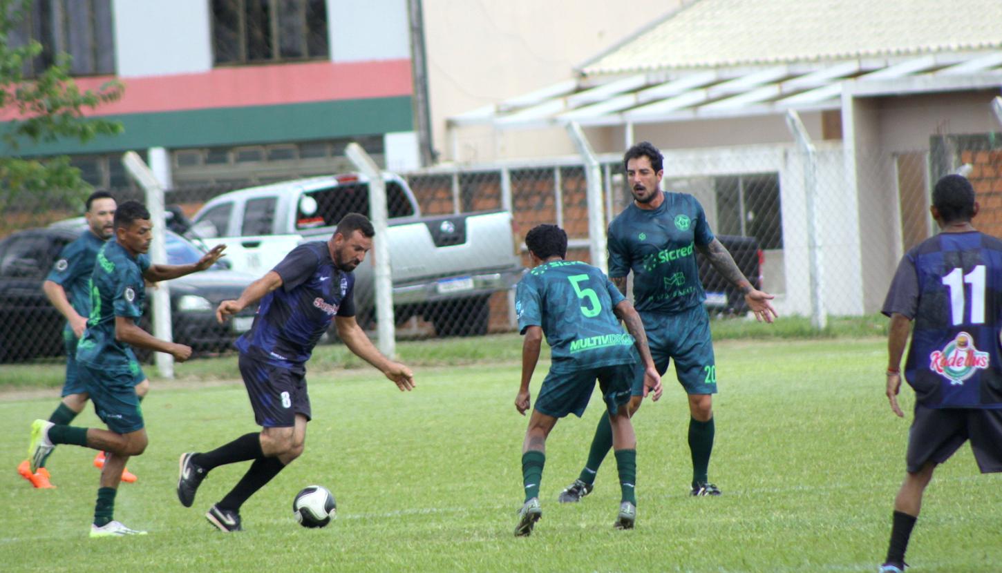 Arapongas e Eskecidos FC vencem na abertura da Taça Avelino Fenato de Futebol no Pirapó