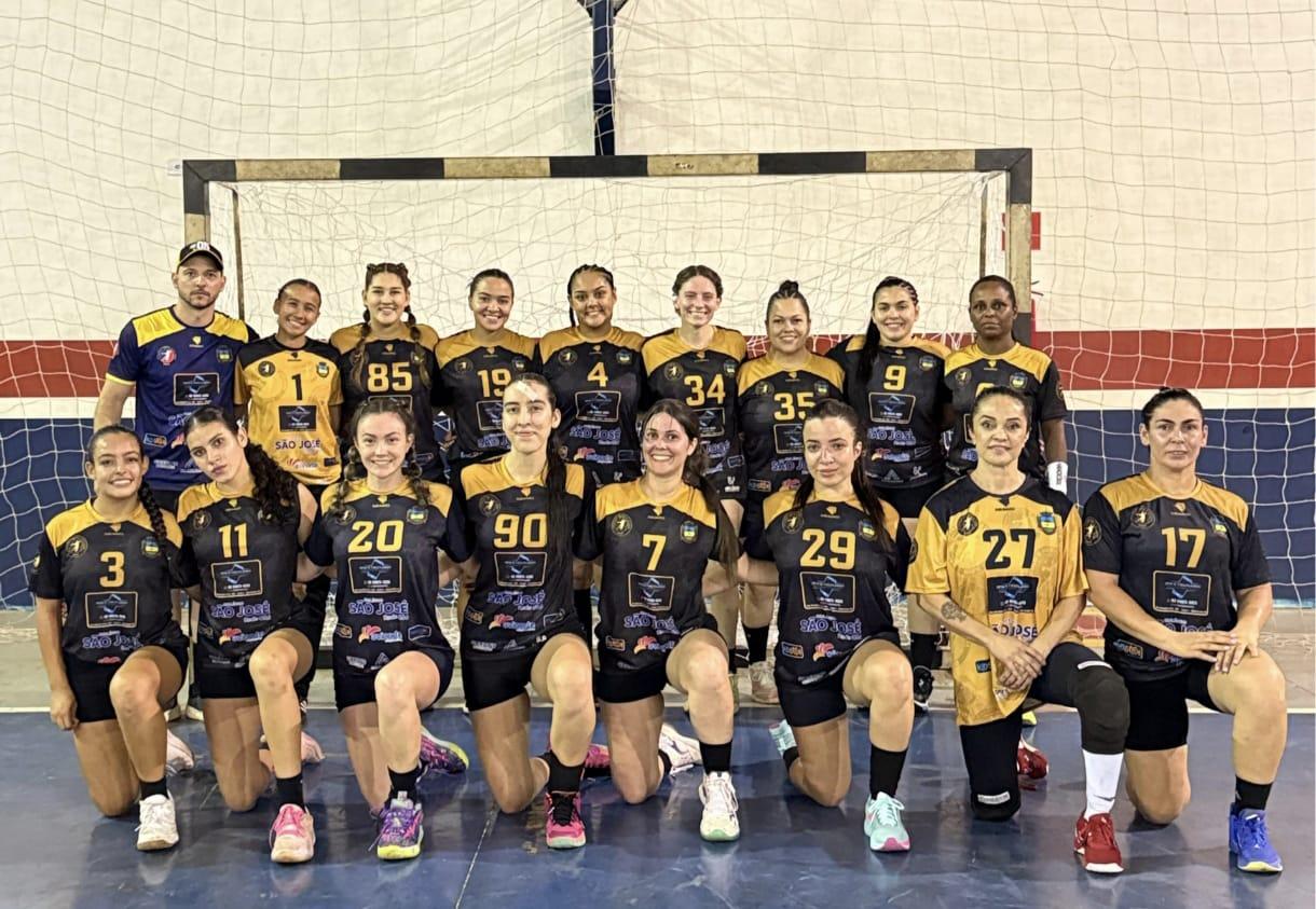 Equipe feminina da Ahanda se classifica no Paranaense de Handebol