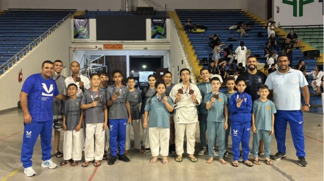 Apucaranenses conquistam medalhas no Campeonato Paranaense de Karatê