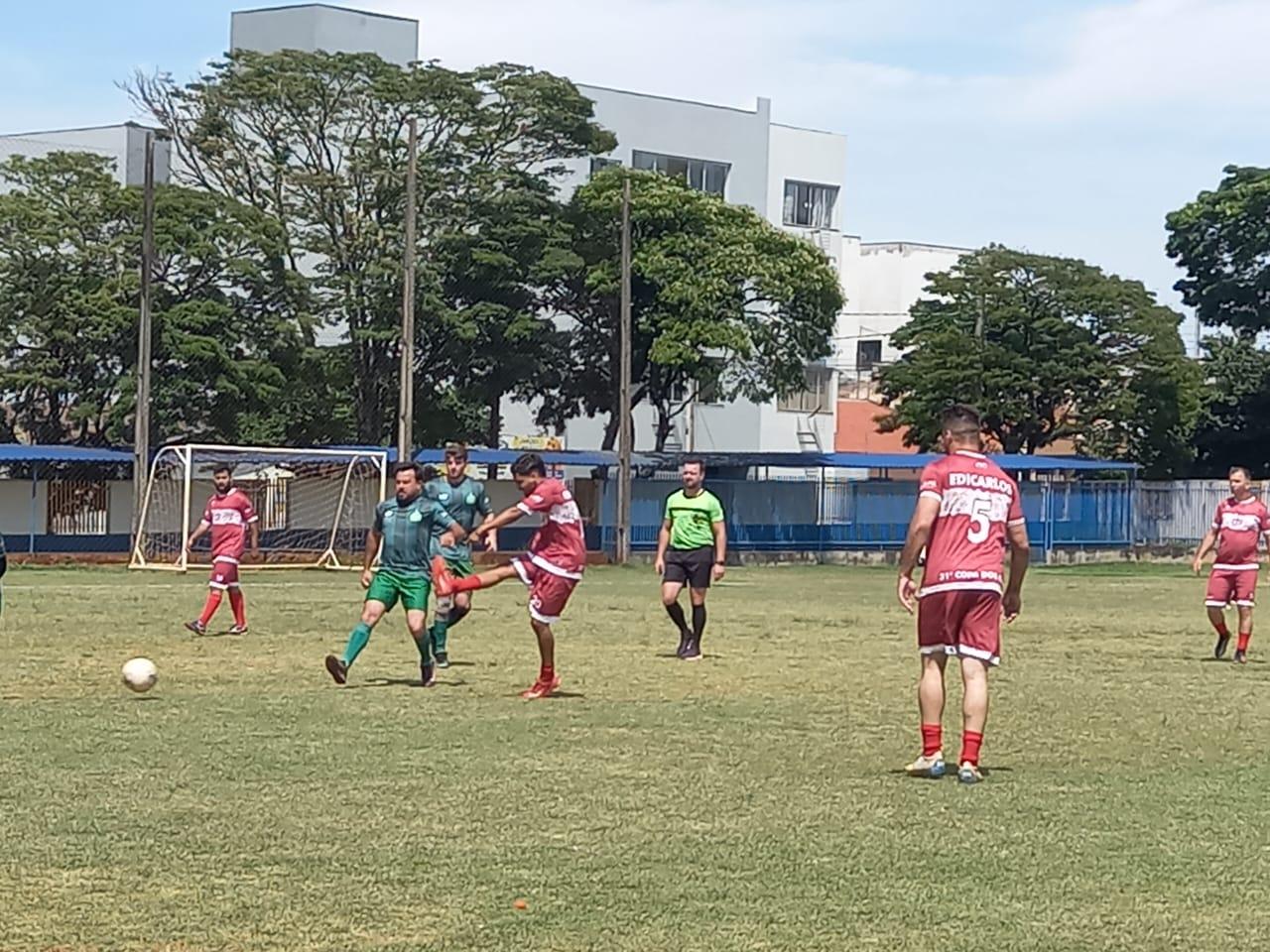 Copa dos Pais de Futebol Suíço no Colégio São José terá cinco equipes