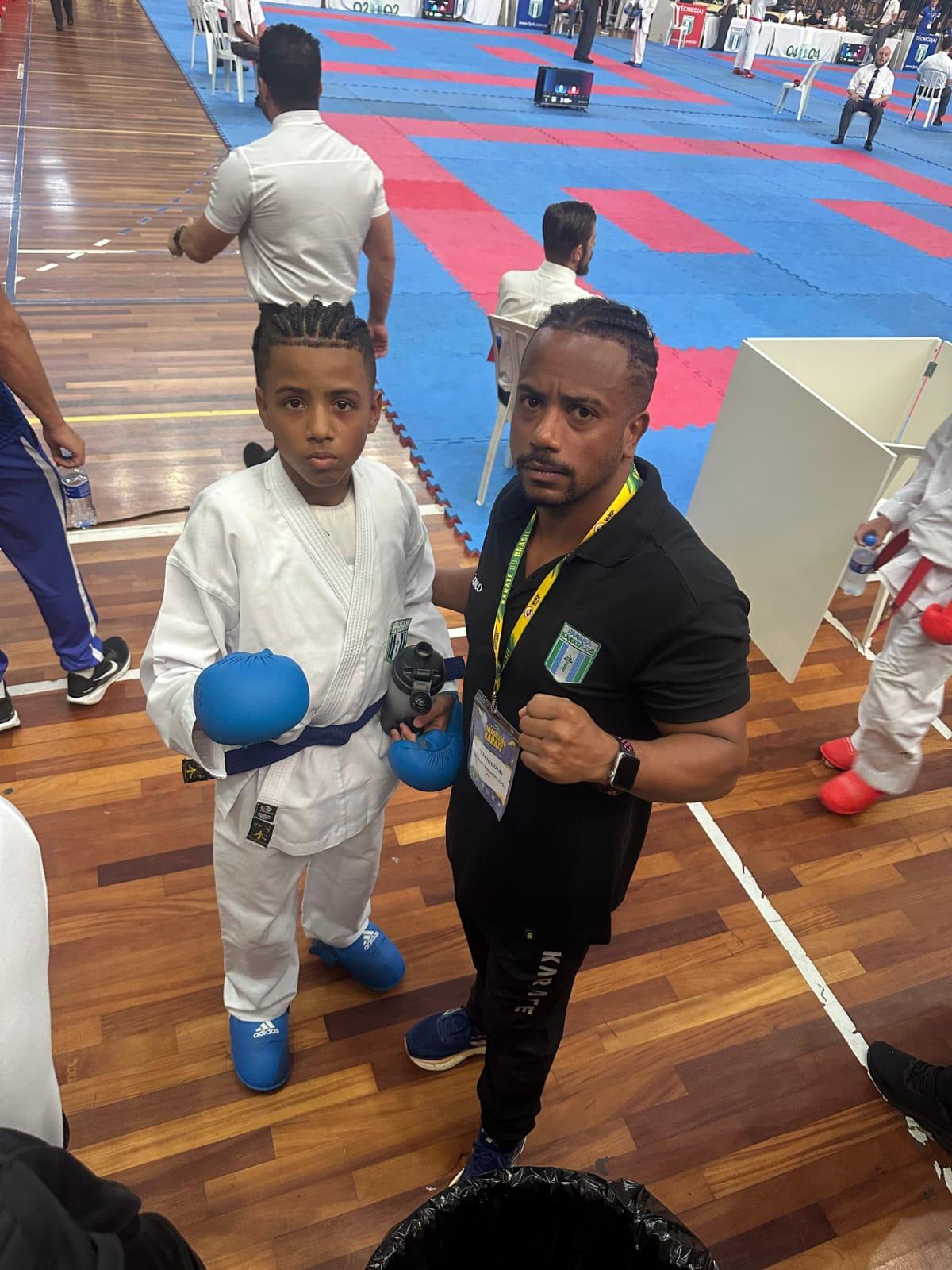 Jovem apucaranense é campeão brasileiro de karatê em São José dos Pinhais