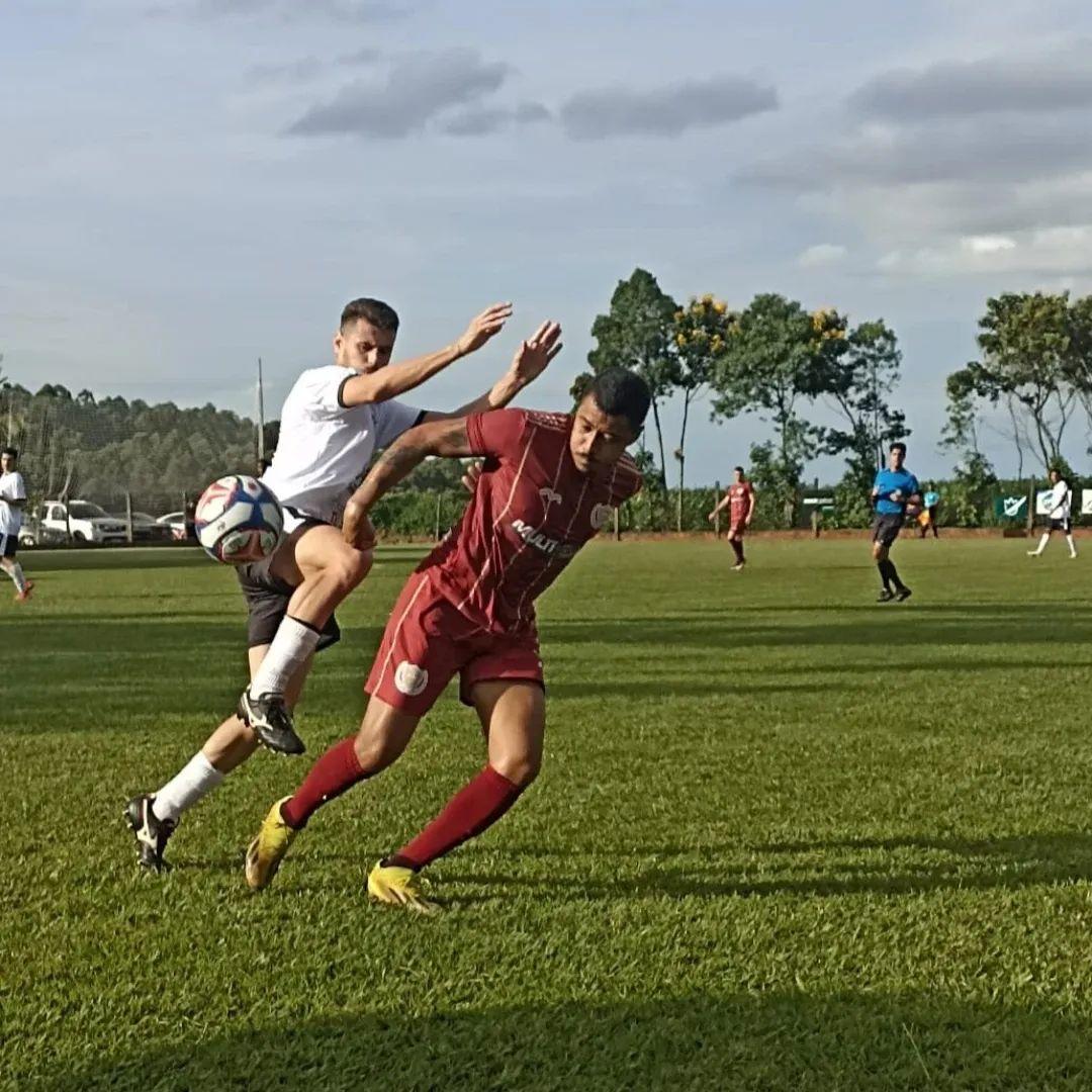 Pinheirão/Multividros estreia com vitória no Regional da Liga de Maringá