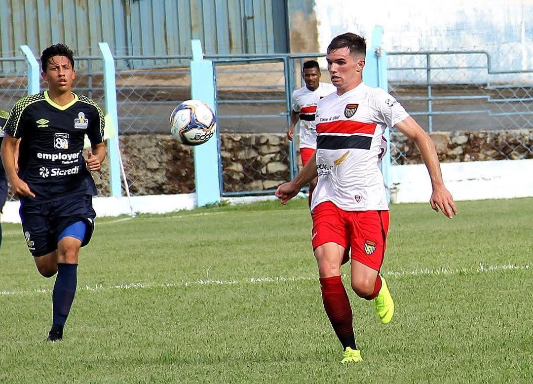 Pinheirão vence amistoso no Estádio Olímpio Barreto