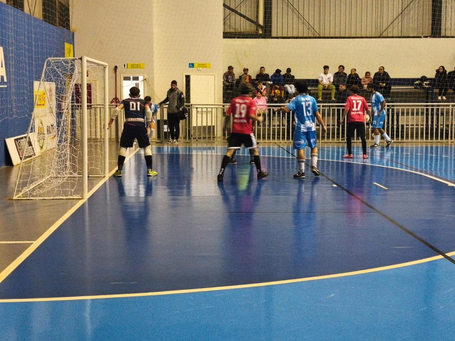 Abertura do Municipal de Futsal de Apucarana teve a marcação de 24 gols