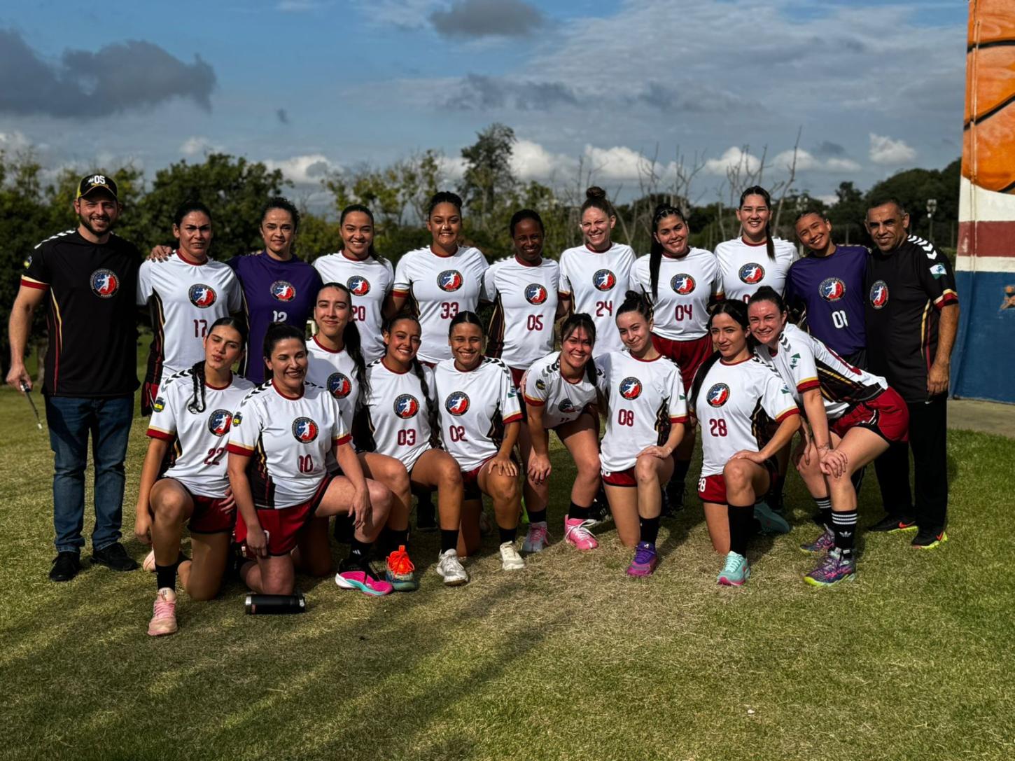 Equipe feminina da Ahanda conquista bronze no Paranaense de Handebol