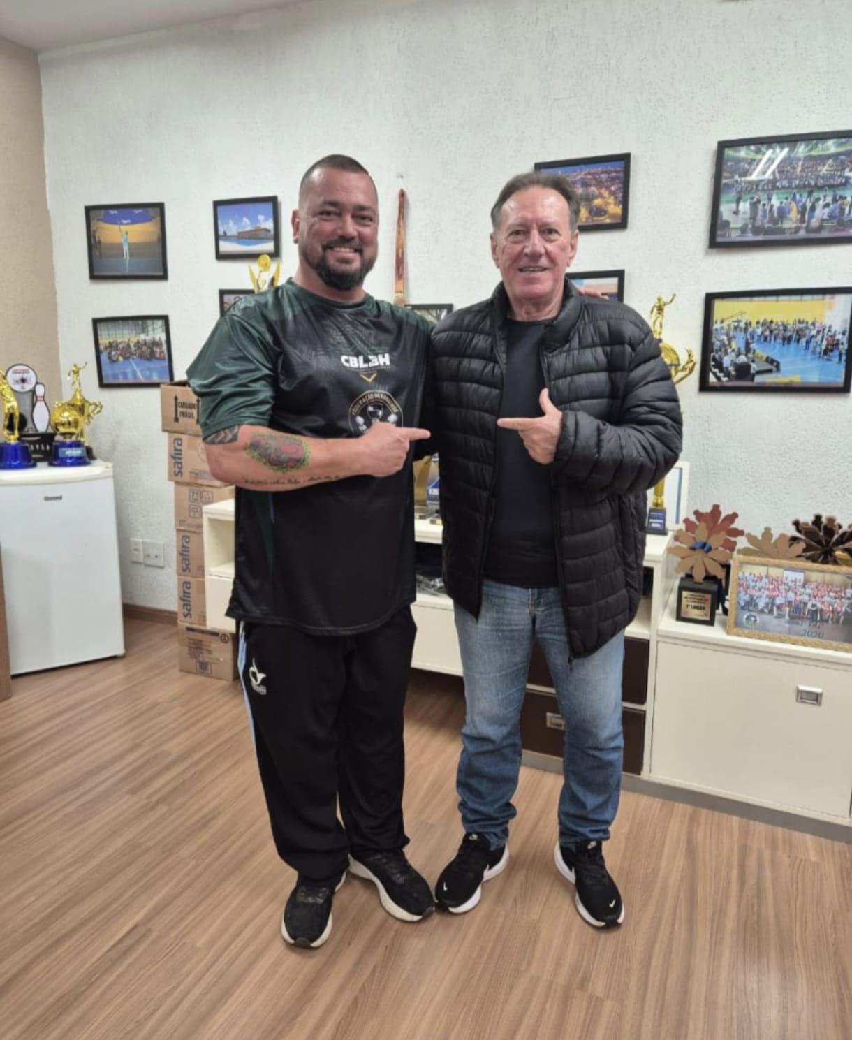 Flávio Pelisser representa Arapongas no Arnold Classic South