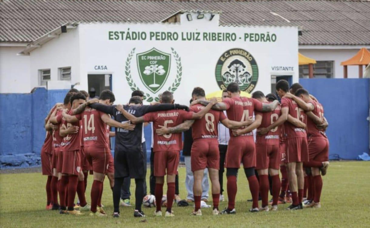 Pinheirão duela com o Munhoz de Melo na Liga de Maringá