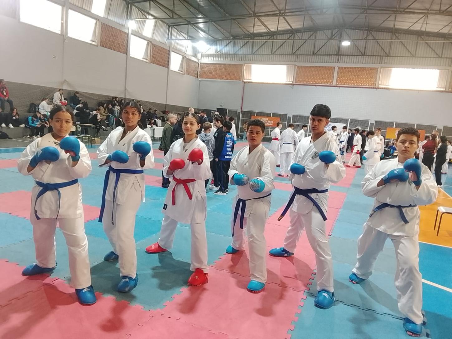 Karatecas apucaranenses se destacam na fase final dos JEP´s em Guarapuava