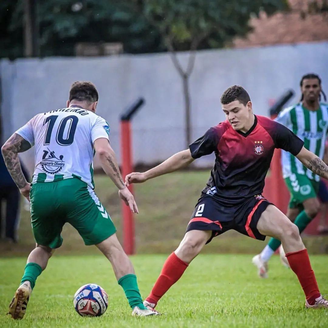 Munhoz de Melo e Itambé saem na frente na semifinal da Liga de Maringá