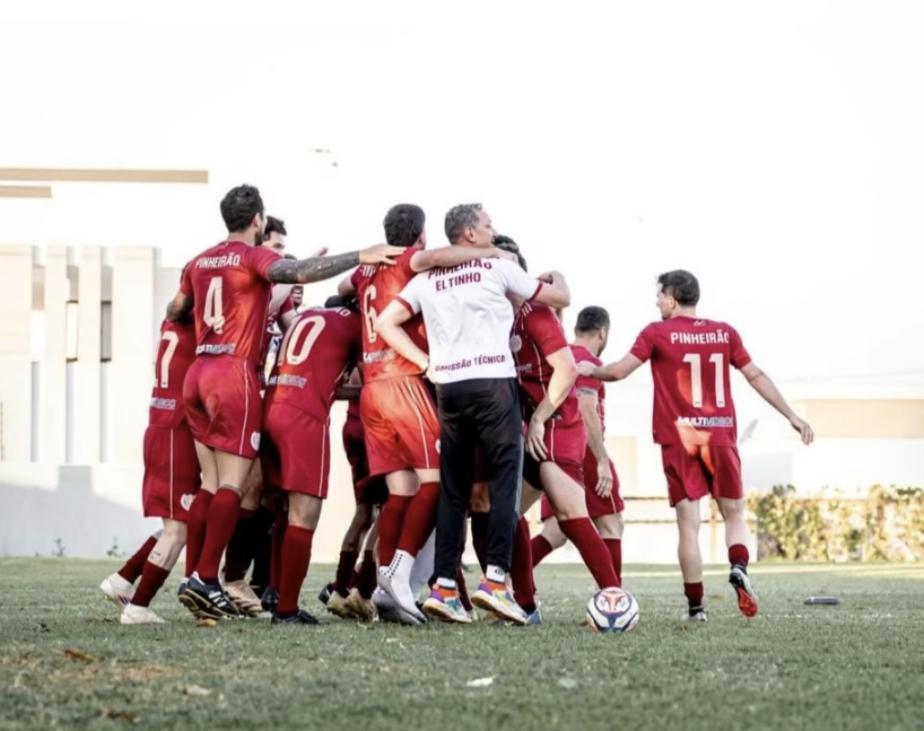 Pinheirão/Multividros garante vaga na final da Liga de Maringá