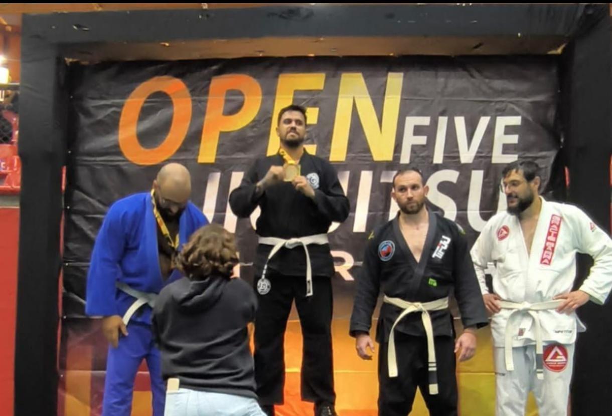 Atletas apucaranenses se destacam no Open Five de Jiu-jitsu em Londrina