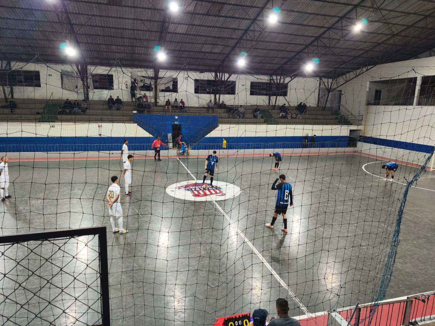 Corte do Leitão e Ipicks vão disputar o título da Liga 28 de Futsal Adulto