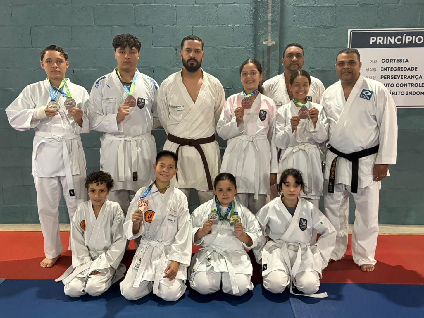 “Karatê Vida” conquista oito medalhas na Copa Paraná e mira o Sul-Americano no Chile